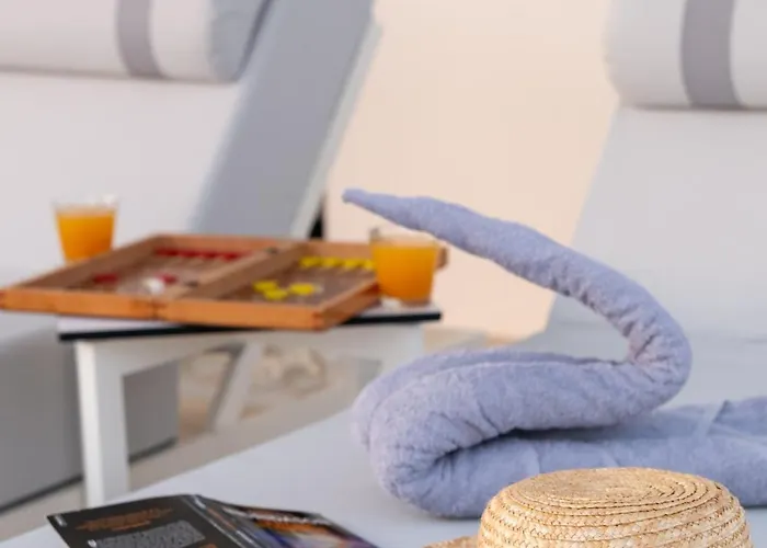 Panos Parikia * Paro