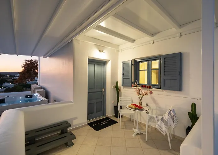 Panos Parikia * Paro